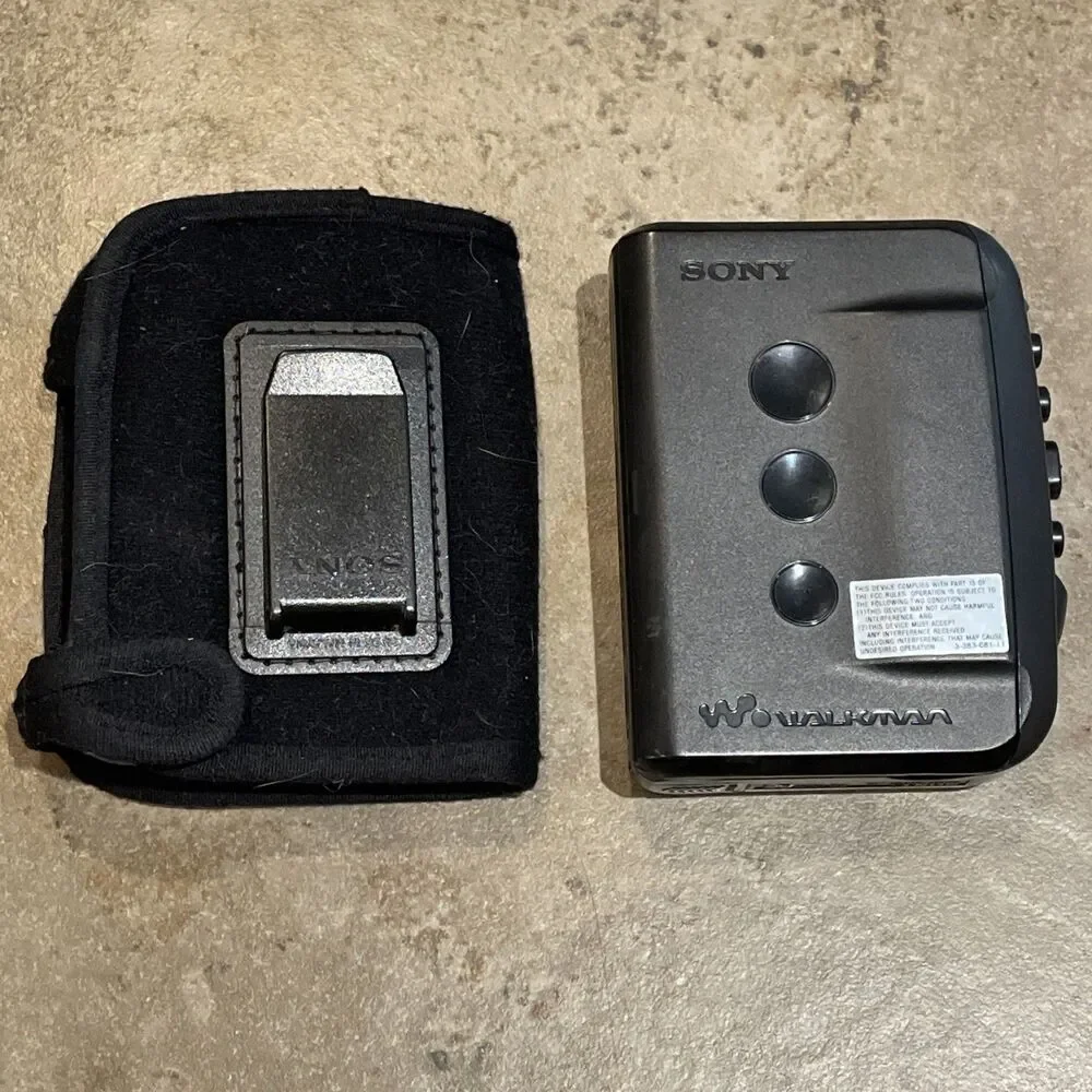 Sony Walkman WM-FX290 Digital AM/FM TV Weather Cassette Player w/ Carry Case
